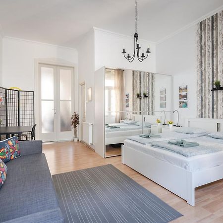 K10 - Kazinczy Street Heritage Suite - Best Location By Bqa Βουδαπέστη Εξωτερικό φωτογραφία
