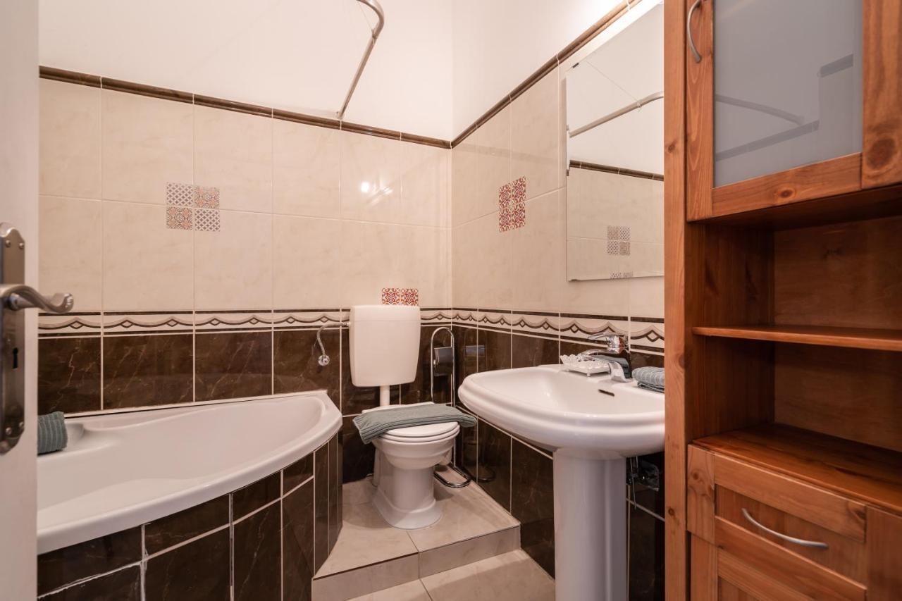 K10 - Kazinczy Street Heritage Suite - Best Location By Bqa Βουδαπέστη Εξωτερικό φωτογραφία