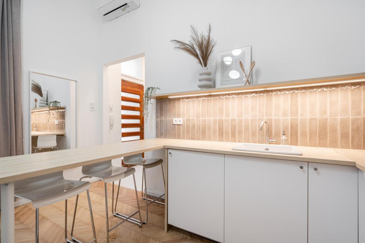 K10 - Kazinczy Street Heritage Suite - Best Location By Bqa Βουδαπέστη Εξωτερικό φωτογραφία