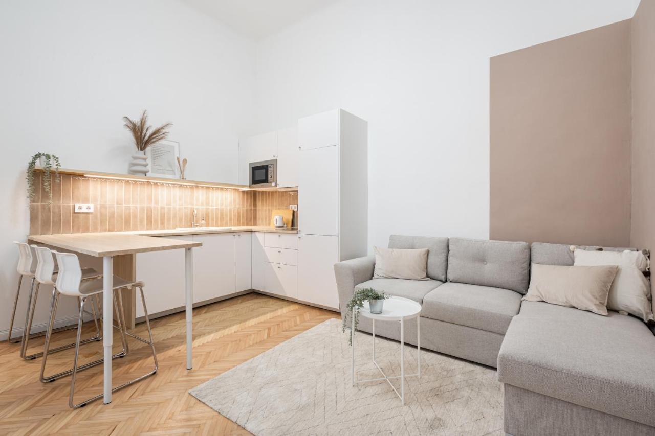 K10 - Kazinczy Street Heritage Suite - Best Location By Bqa Βουδαπέστη Εξωτερικό φωτογραφία