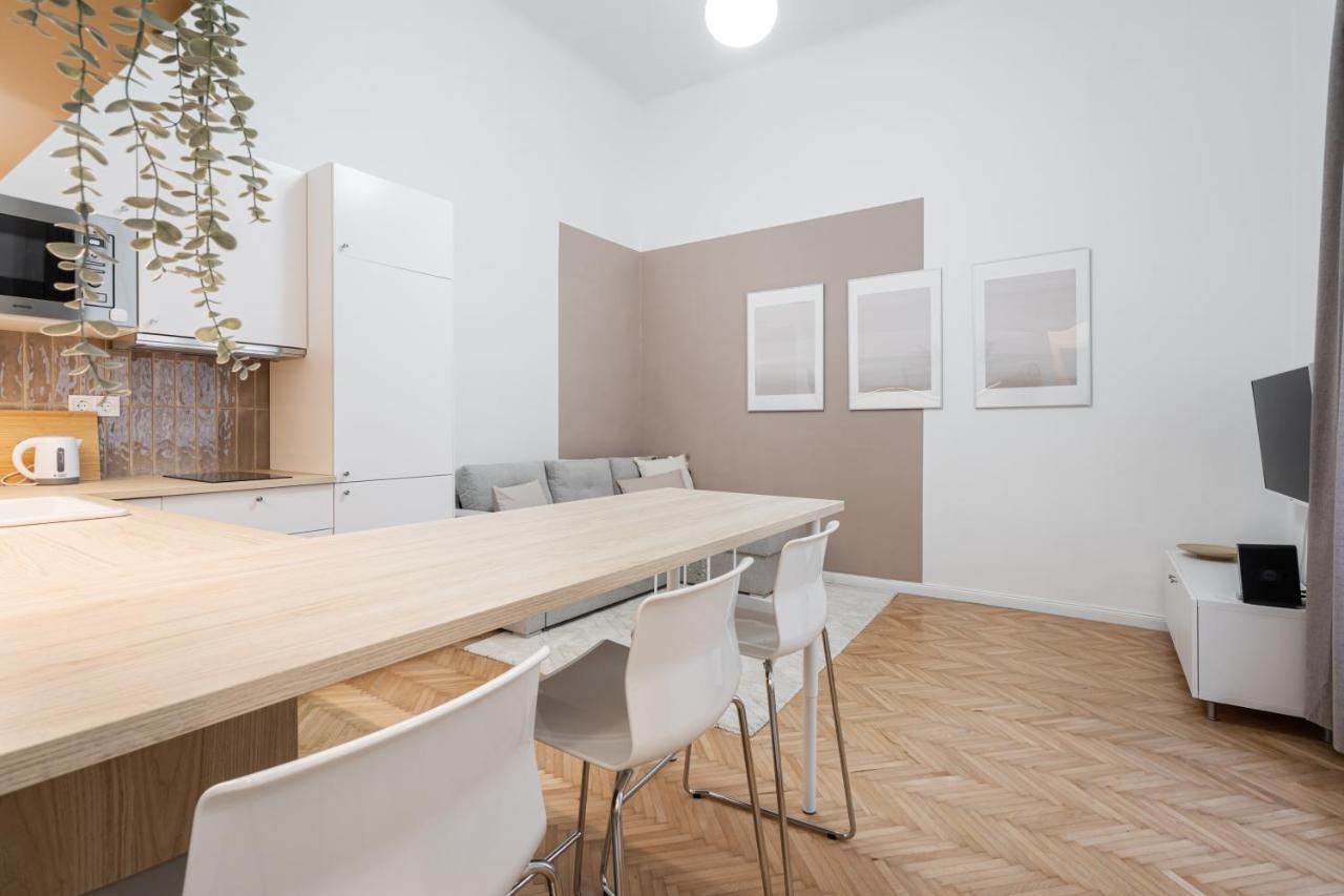 K10 - Kazinczy Street Heritage Suite - Best Location By Bqa Βουδαπέστη Εξωτερικό φωτογραφία